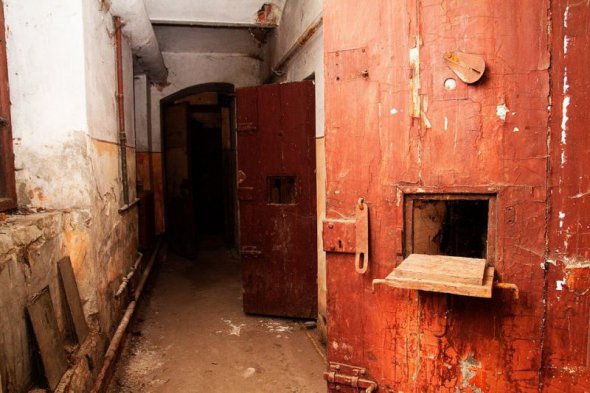 Тюрьма на Лонцкого
