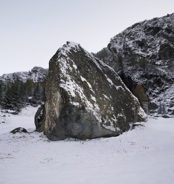  Будинок-камінь ідеально вписується в Альпійський ландшафт. 