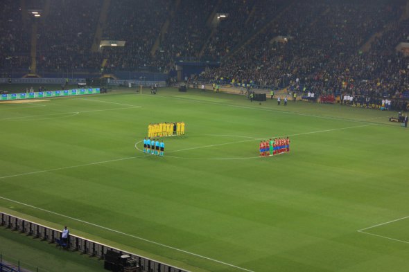 Матч начался с минуты молчания в память об Олеге Базилевича