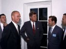 В декабре 1962 году Роберт Кеннеди предложил Гленну поставить свою кандидатуру на праймериз Демократической партии против действующего сенатора от Огайо Стивена Янга. Фото: Knowledge Bank