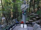 В Ялті на міському кладовищі на вулиці Блюхера похований Максим Богданович (1891-1917) - білоруський поет, публіцист, літературознавець, перекладач, один з творців білоруської літератури і сучасної літературної білоруської мови