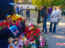 Вблизи колледжа оккупированной Керчи почтили память погибших людей во время теракта.