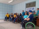 В Шостке для людей с инвалидностью работает комната с тренажерами и тренером