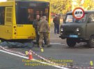 В Киеве на улице Кибальчича под колесами автобуса №46 погиб человек. Его толкнули