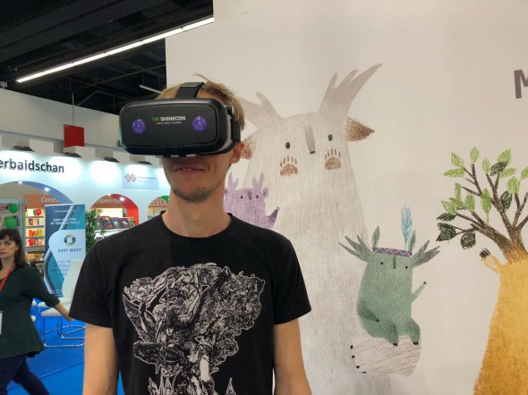 Команда українського Книжкового Арсеналу представила проект віртуальної реальності “Знайомство з туконі” на найбільшому книжковому ярмарку у німецькому Франкфурті-на-Майні