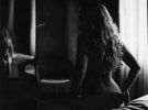 Анатолій Степанов робить чорно-білі знімки красивих жінок