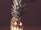 Сделать светильник из ананаса не сложнее, чем из тыквы
