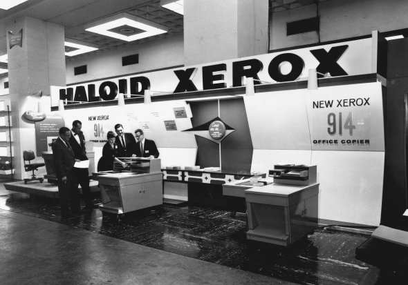 Після виходу першої повністю автоматичної моделі Xerox 914 компанія Haloid змінила назву на Xerox Corporation