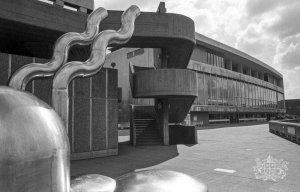 З 1994 споруда Королівського театру в Лондоні внесена до Списку будівель, що представляють особливу архітектурну чи історичну цінність.