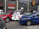Внаслідок  ДТП  у Печерському районі Києва  пошкоджено 17 автівок. Троє людей отримали  тілесні ушкодження