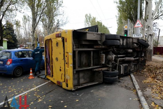 В оккупированной Макеевке перевернулся автобус. Пострадали пассажиры