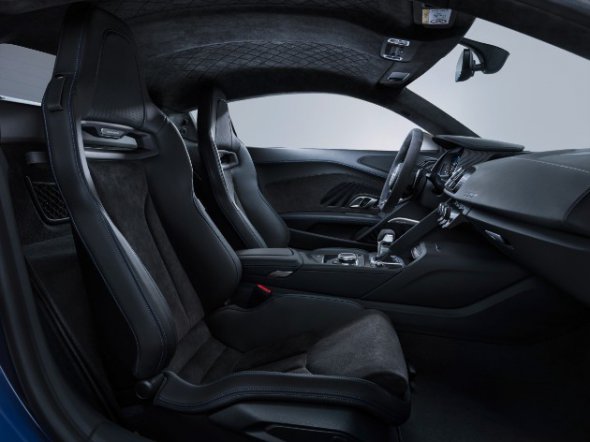 Audi рассекретила обновленные купе и родстер модели R8.. Фото: Автоблог