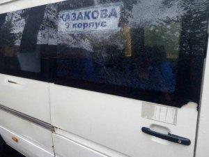 У Дніпрі невідомі обстріляли громадський транспорт. Фото: Segodnya