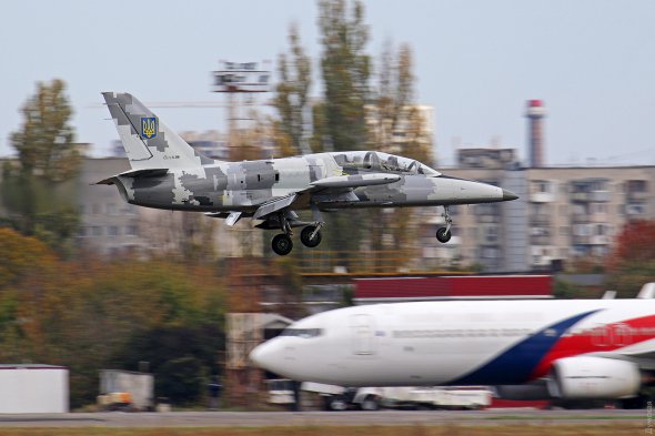 Навчально-бойовий літак L-39М1 під час тестового полтеа після модернізації і ремонту