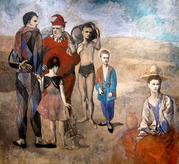 Розовый период часто называют еще цирковым периодом в творчестве Пикассо. Существует версия, что персонажи картины - это отражение тогдашнего окружения художника. Кроме общей художественной моды на тему цирка, Пикассо просто любил цирк. Часто посещал Cirque Medrano на Монмартре.