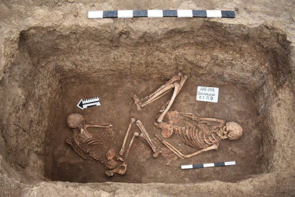 На Арабатській стрілці знайшли давнє поховання