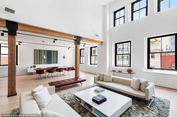 Вартість місячної оренди цих апартаментів становить 60 тисяч доларів.