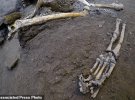 Скелеты двух женщин и троих детей нашли под пеплом в помпейского вилле. Они пытались скрыться от извержения Везувия