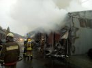 У Києві під час пожежі на станції технічного обслуговування згоріли 7 автомобілів