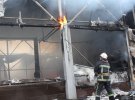 В Киеве во время пожара на станции технического обслуживания сгорели 7 автомобилей