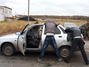 На Донеччині правоохоронці накрили злодійську "сходку". Фото: Facebook