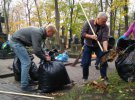 В Варшаве прошла акция уборки могил