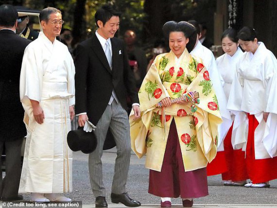 Свадьба бывшей принцессы Аяко и Кея Мории состоялась 29 октября в токийском синтоистском святилище Мэйдзи