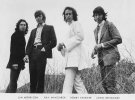The Doors оказали сильное влияние на культуру и искусство 60-х годов.