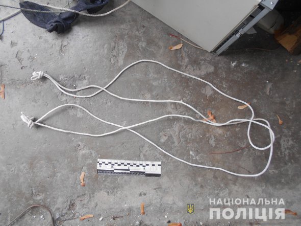 В Харькове покончила с собой 14-летняя школьница. Тело ребенка отец обнаружил на общем балконе жилого дома в петле из веревки
