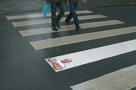 Для рекламування чистячих засобівпід брендом Mr. Proper, в Німеччині рекламне агентство Grey Worldwide також використало пішохідні переходи. Фото: biznes.com.