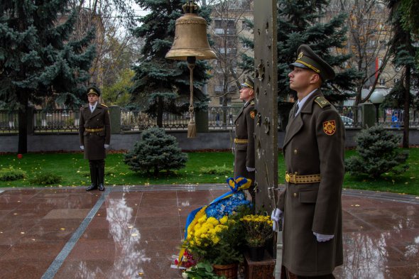 31 октября ударом в Колокол памяти почтили память 8 погибших военных