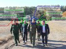 Разведывательное сообщество InformNapalm собрала спутниковые снимки и фотодоказитого, что на границе с Украиной россияне строят новую военную часть