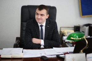 Олександр Симчишин працює міським головою Хмельницького з 25 жовтня 2015 року. Набрав 60,3% голосів. Тоді за соціологічними опитуваннями 34% опитаних городян пишались своїм містом, зараз — 74%. 