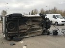 Утром 2 ноября в Оболонском райлони столицы на ул. Богатырской, 42 авто влетело в полицейский пост