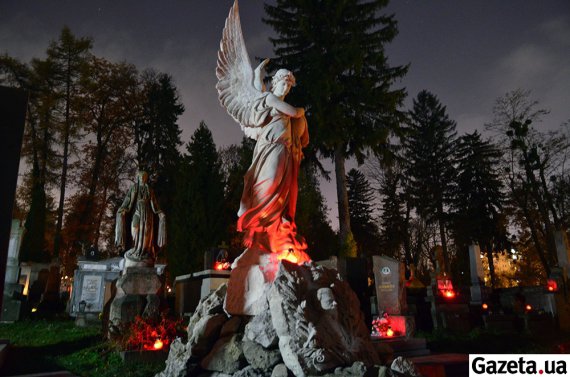 1 ноября на Лычаковское кладбище помь'янули умерших