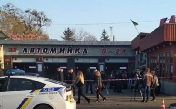 В Луцке на улице Набережной произошла стрельба. Один человек погиб, двое получили ранения