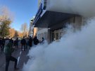 Активисты зажгли дымовые шашки под зданием Главного управления Херсонской области. Требуют найти заказчиков убийства Екатерины Гандзюк