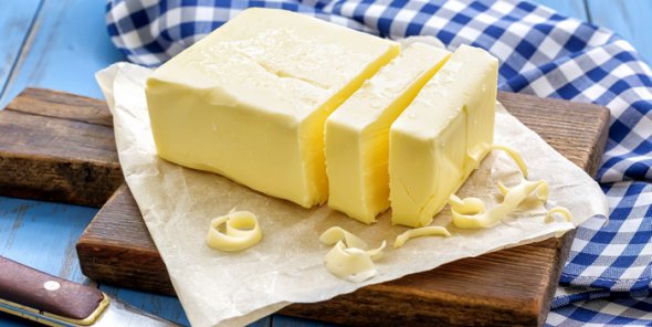 В сливочном масле молочный жир часто заменяют пальмовым маслом. Такой продукт уже нельзя называть молочным. Он молокосодержащий.