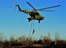 Бійці відпрацювали десантування з вертольоту Мі-8 по системі Адаптер-1