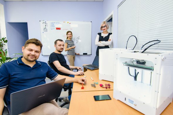 В компании работают дизайнеры, инженеры, специалисты по 3D-печати и IT специалисты