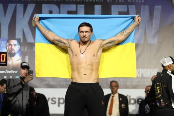 Олександр Усик на зважуванні перед боєм