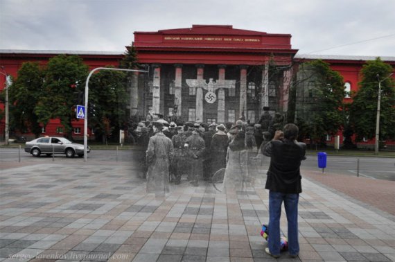 1942 рік. Першотравневий мітинг окупантів навпроти Червоного корпусу Університету