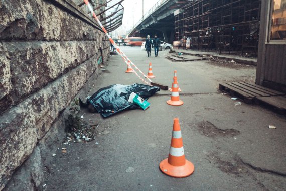 60-летний мужчина упал под Шулявским мостом