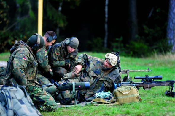 Бойова група НАТО з військовослужбовців німецької армії бере участь у змаганні снайперів у містечку Рукла, Литва, 13 вересня 2017 року