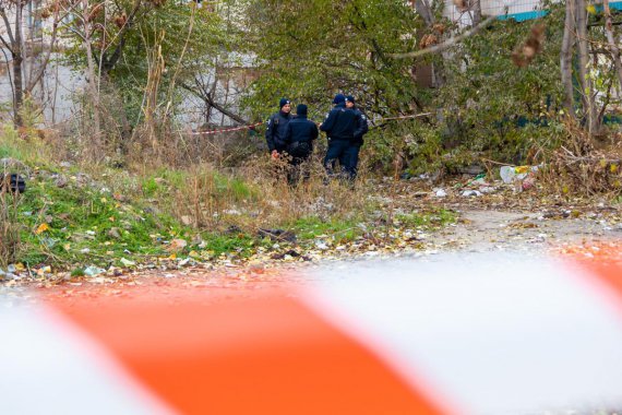 В заброшенном здании на площади Старомостовой в Днепре обнаружили изуродованное тело мужчины