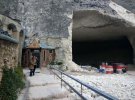Монахи РПЦ у Криму знищують тисячолітній печерний монастир Качи-Кальон, що біля Бахчисараю