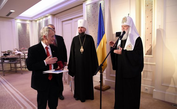 Лідер кримськотатарського народу Мустафа Джемілєв відзначив своє 75-річчя. На святковому прийомі був патріарх Філарет