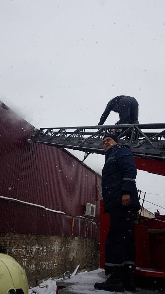 У Києві  сталася пожежа на Подільській продуктовій базі
