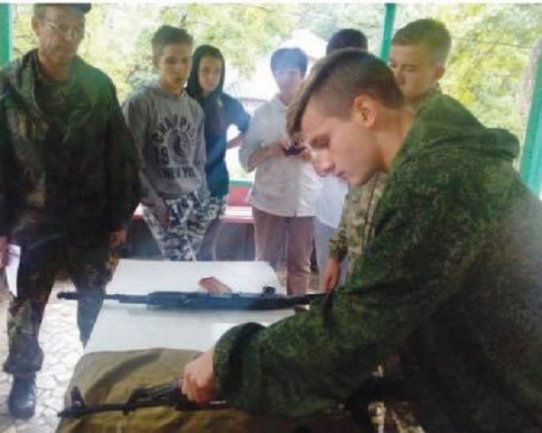 Дітей заставляють брати участь у військвих вишколах бойовиків