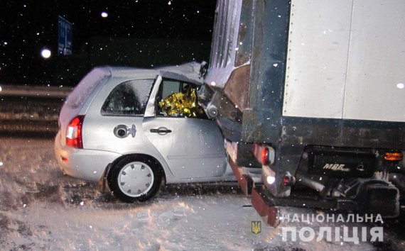 В Пирятинском районе легковушка въехала в грузовик. Двое детей в реанимации